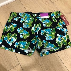 Super cute 100%cotton 3 in inseam floral shorts 🌺